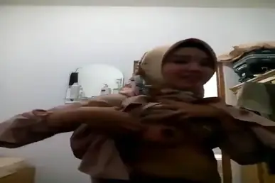 Mahasiswi Sholeh Buat Video Bugil Khusus Pacar